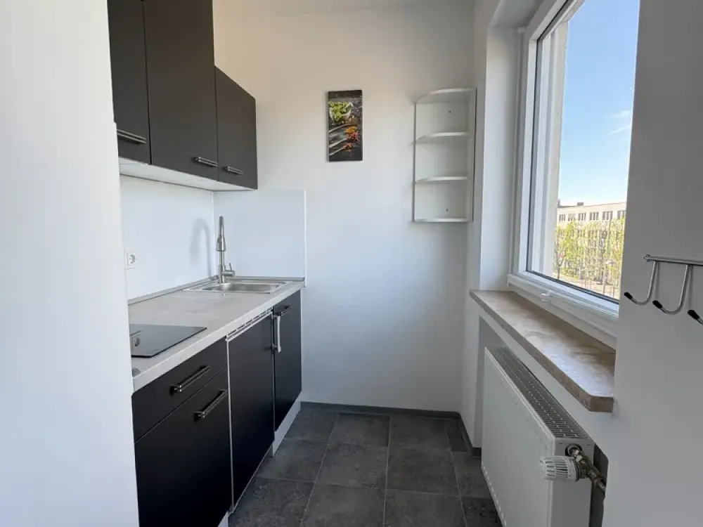 Sanierte, helle und möblierte 1-Zi.-Wohnung (34qm) mit großem Süd-Balkon und separater Küche
