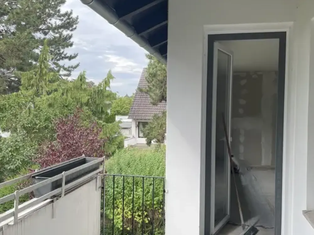 Completely Newly Renovated 3.5-Room Apartment in Bemerode with Balcony, Garage Parking Space and Hobby Room