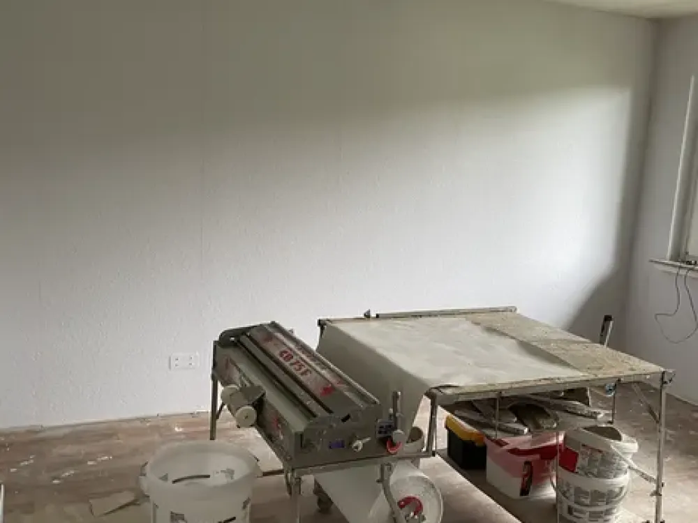 Completely Newly Renovated 3.5-Room Apartment in Bemerode with Balcony, Garage Parking Space and Hobby Room