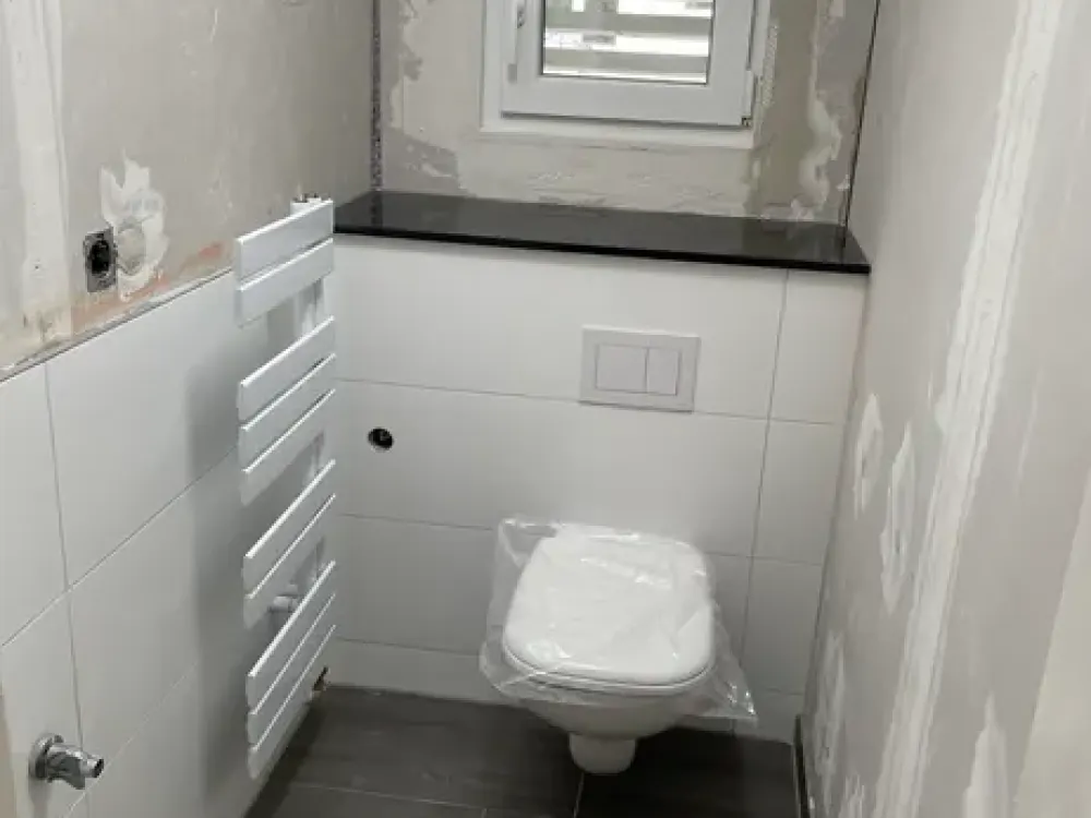 Completely Newly Renovated 3.5-Room Apartment in Bemerode with Balcony, Garage Parking Space and Hobby Room