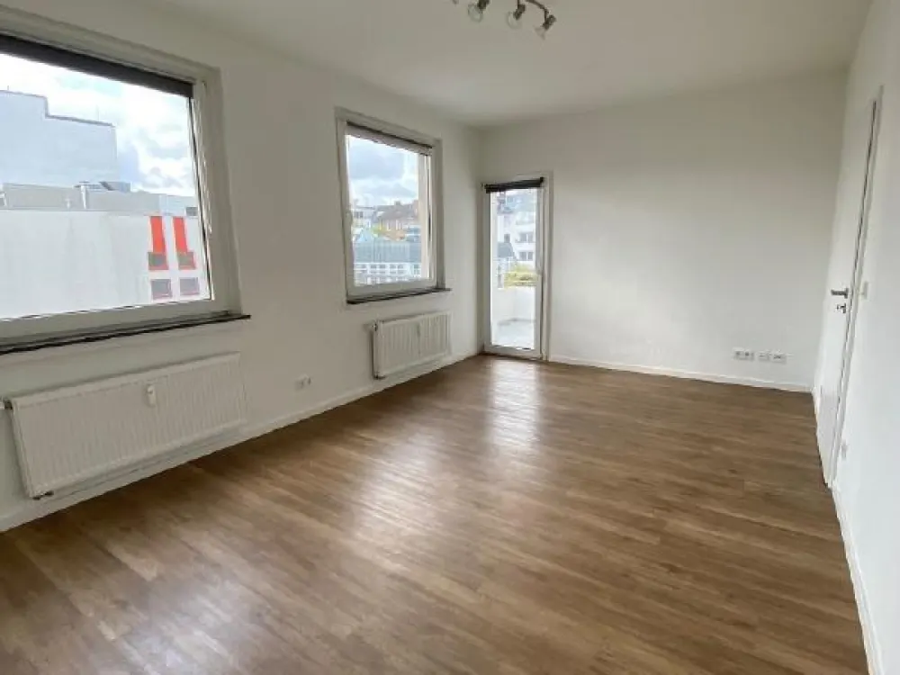 Renovated 1-Room Apartment with Balcony in the Heart of Köln Braunsfeld!