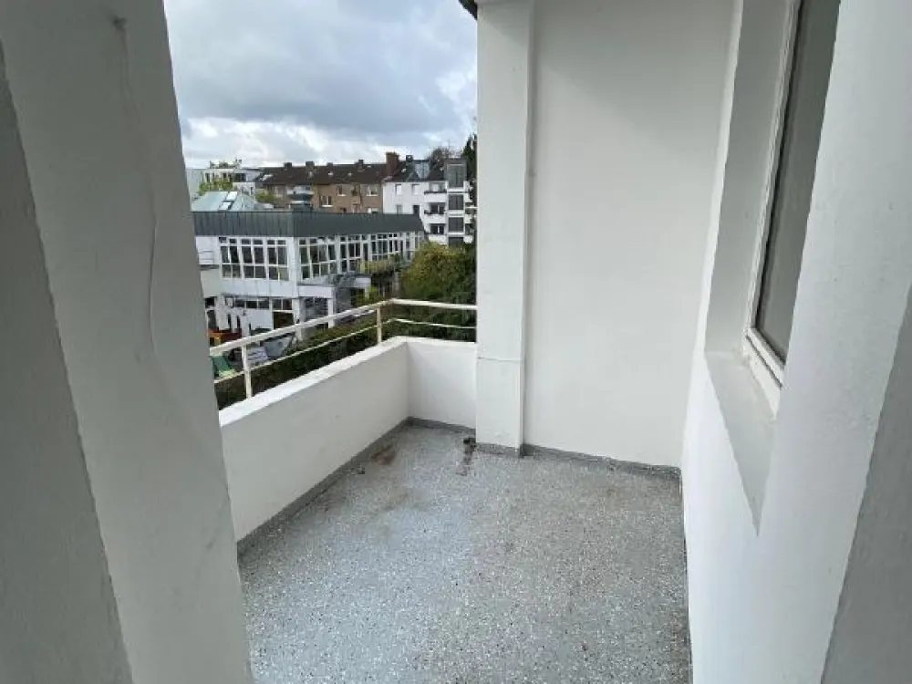 Renovated 1-Room Apartment with Balcony in the Heart of Köln Braunsfeld!