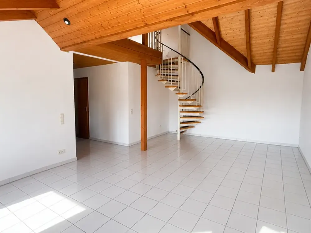 Beneidenswerte 3,5-Zimmer-Galeriewohnung im Atelierstil mit EBK, Balkon und Dachterrasse