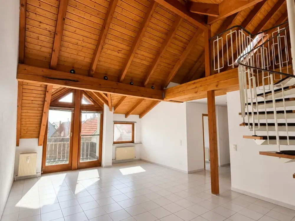 Beneidenswerte 3,5-Zimmer-Galeriewohnung im Atelierstil mit EBK, Balkon und Dachterrasse