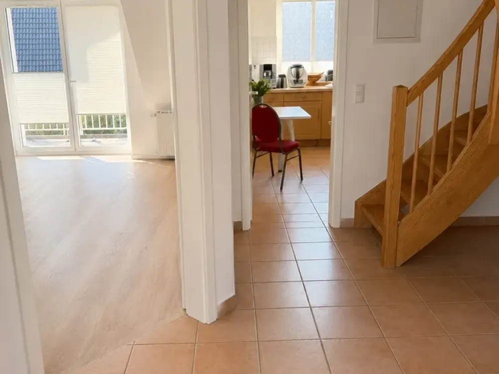 Großzügige, helle 3 Zimmerwohnung zum 01.10 oder 01.11