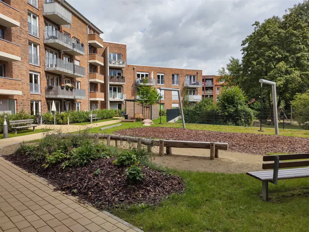Home with 3 Rooms and Balcony in Hamburg Schnelsen