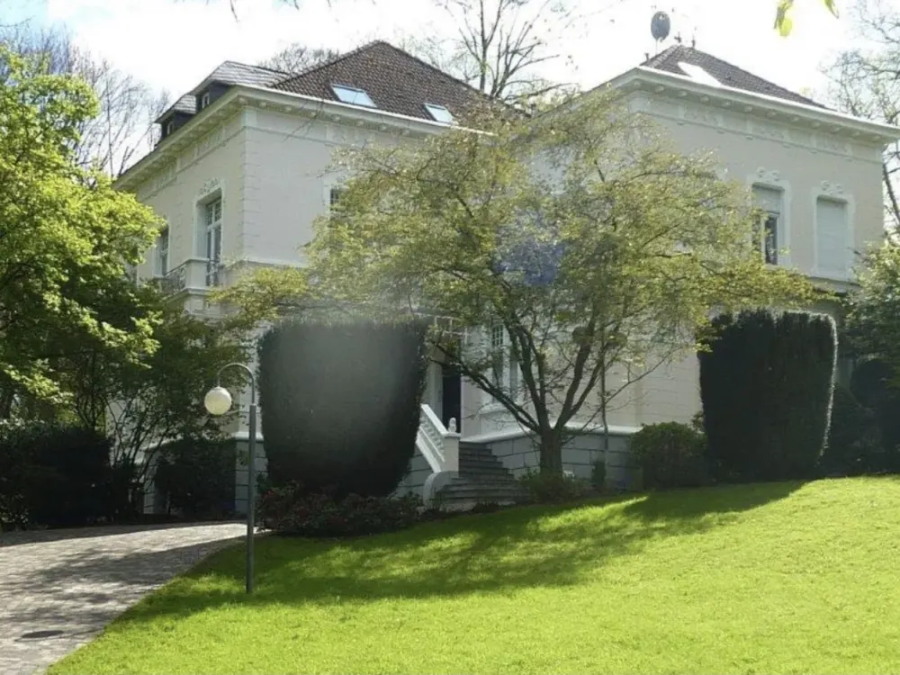 Edle Souterrain-Wohnung mit eigener Terrasse