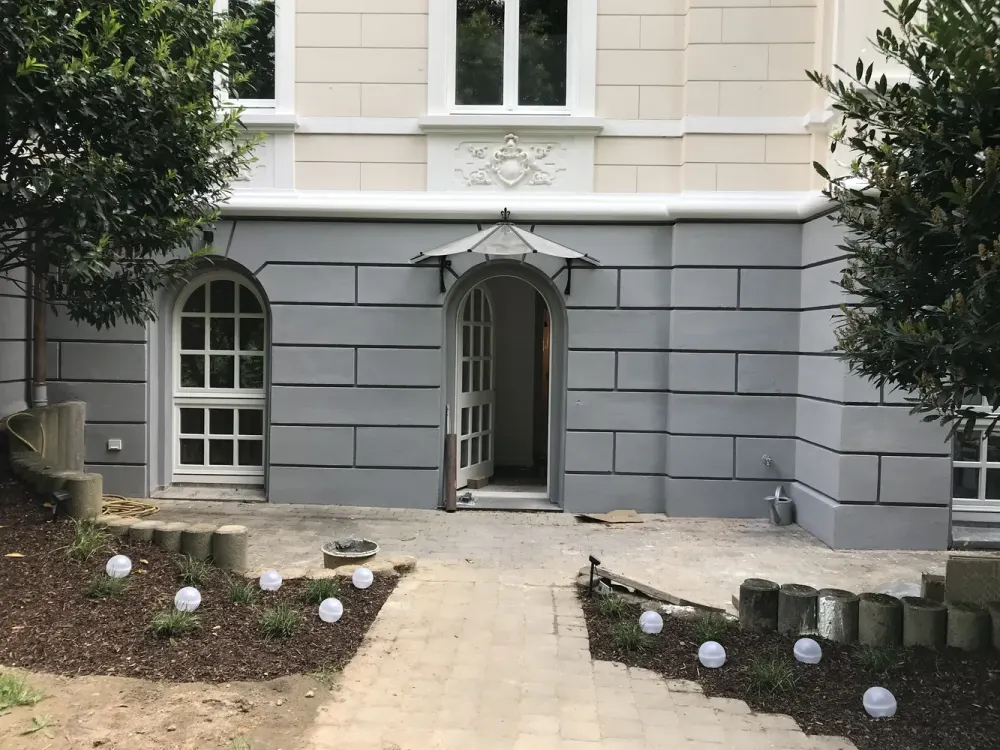Edle Souterrain-Wohnung mit eigener Terrasse