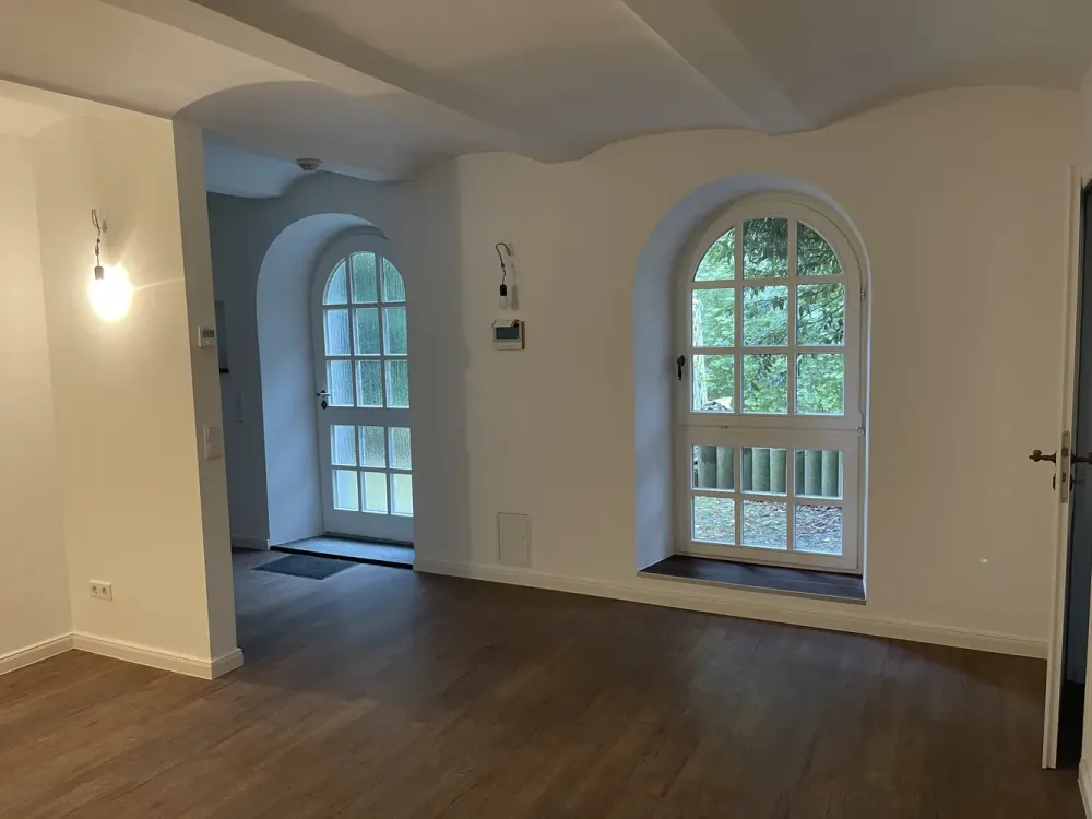 Edle Souterrain-Wohnung mit eigener Terrasse
