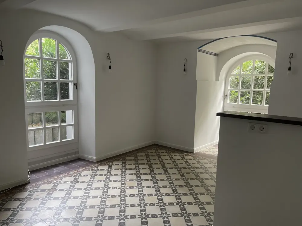 Edle Souterrain-Wohnung mit eigener Terrasse