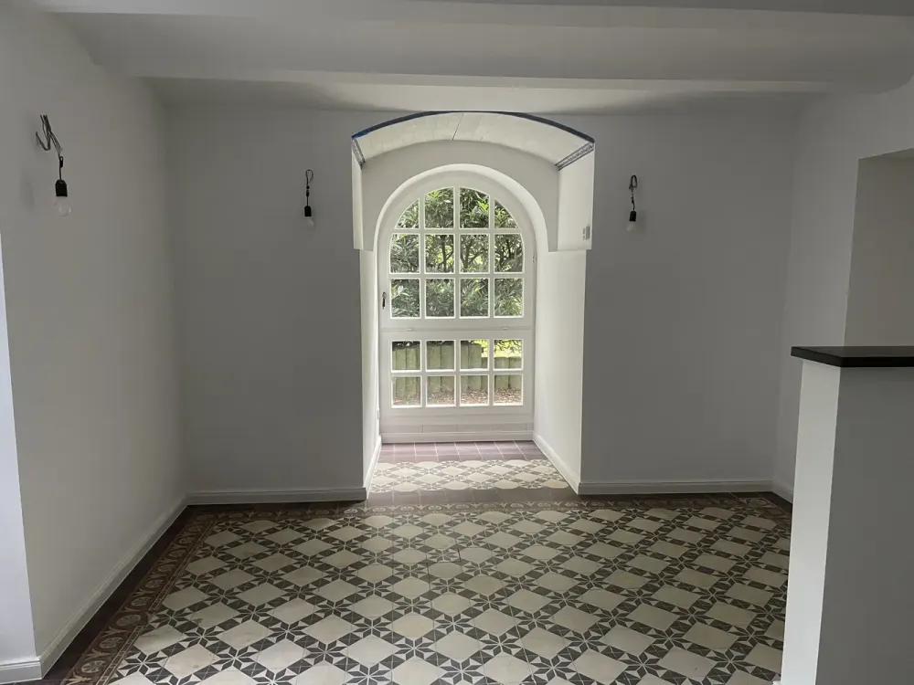 Edle Souterrain-Wohnung mit eigener Terrasse