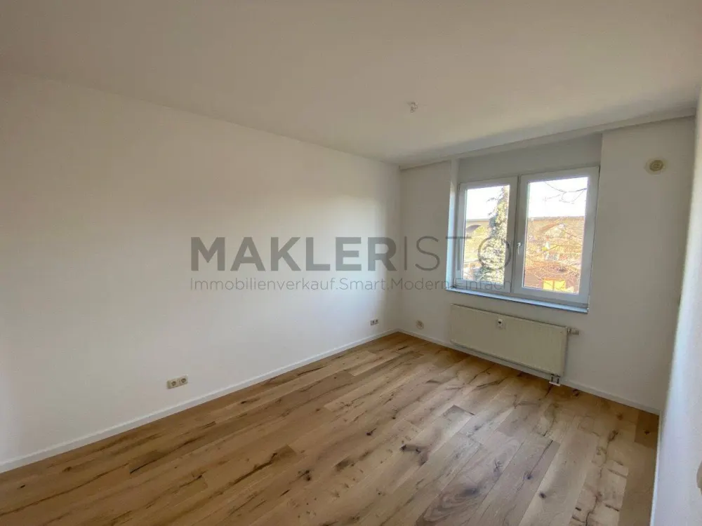 ***Komplett sanierte Wohnung mit zwei Balkonen wartet auf Sie!***