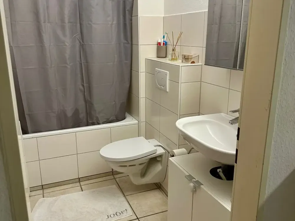 Großzügige 2-Zimmer-Wohnung mit Loggia in Karlsruhe-Rüppurr