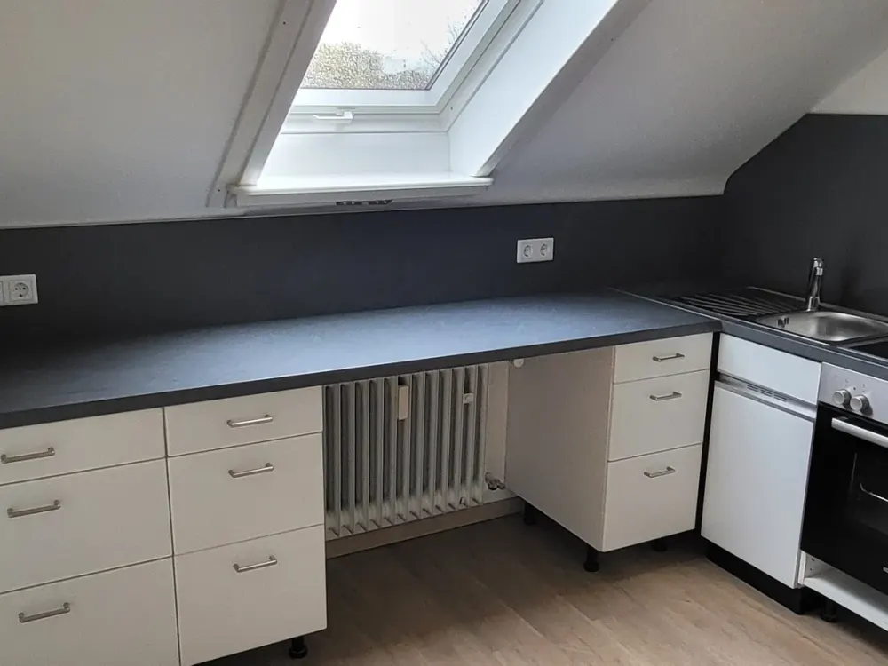 Komplett renovierte 2,5 Zimmer DG-Wohnung mit EBK in KA-NW-Stadt