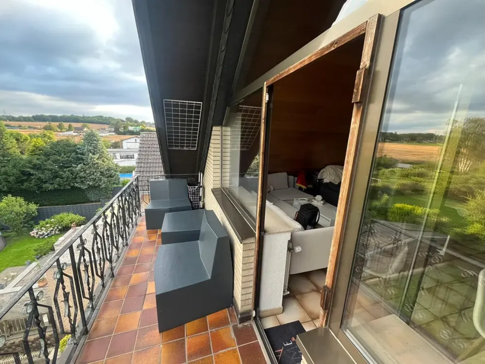 Hürth, wunderschönes helles Dachgeschossappartment (38 m²) mit Balkon