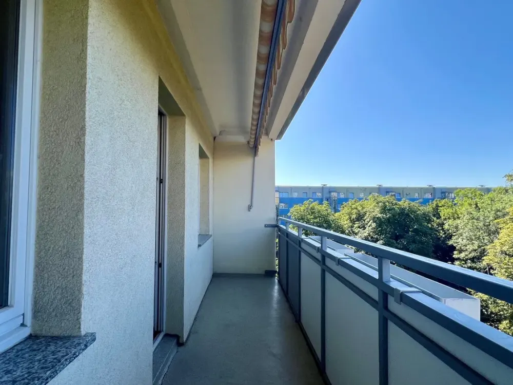 Wir sanieren für Sie: 4-Zimmerwohnung mit Balkon und Aufzug, Bad mit Dusche!
