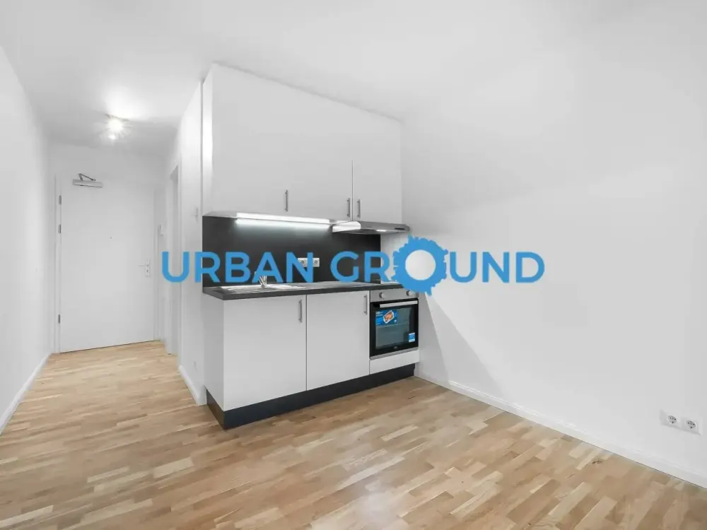 Rent Discount - Unfurnished Studio with Fitted Kitchen in Lichtenberg