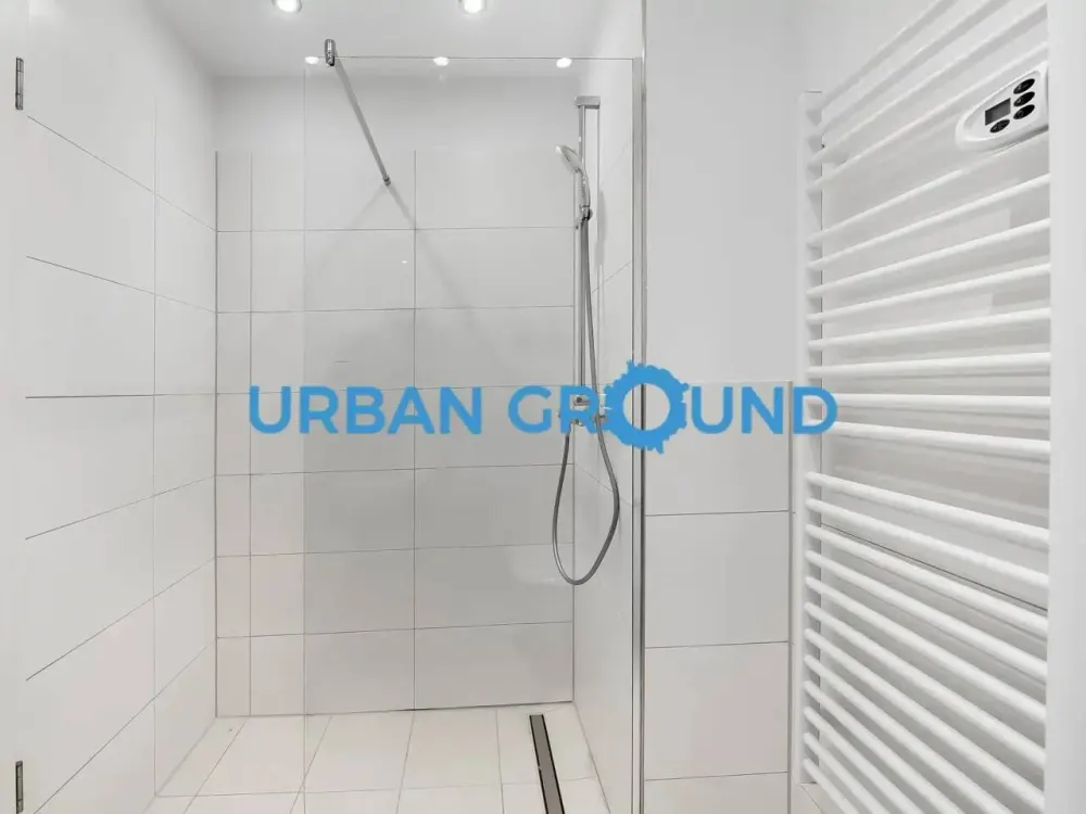 Rent Discount - Unfurnished Studio with Fitted Kitchen in Lichtenberg
