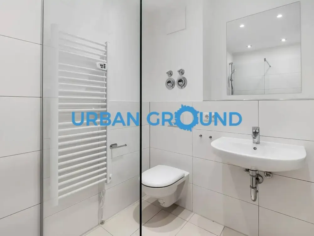 Rent Discount - Unfurnished Studio with Fitted Kitchen in Lichtenberg