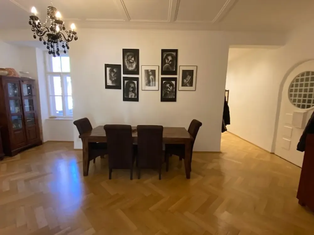بالقرب من Prinzregentenpl., شقة 4.5 غرف في مبنى قديم مميز في Alt-Bogenhausen + مطبخ معيشة، منطقة طعام وشرفة!