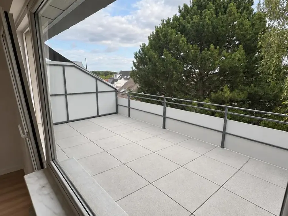 Sanierte 2-Zimmer-Wohnung mit großer Dachterrasse