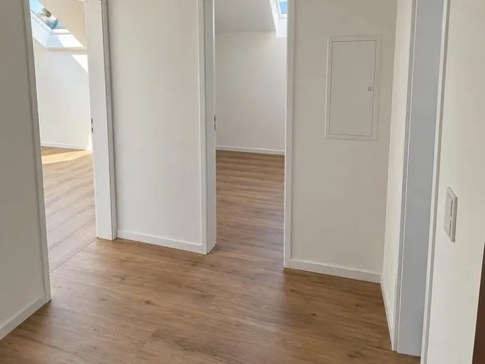 Sanierte 2-Zimmer-Wohnung mit großer Dachterrasse