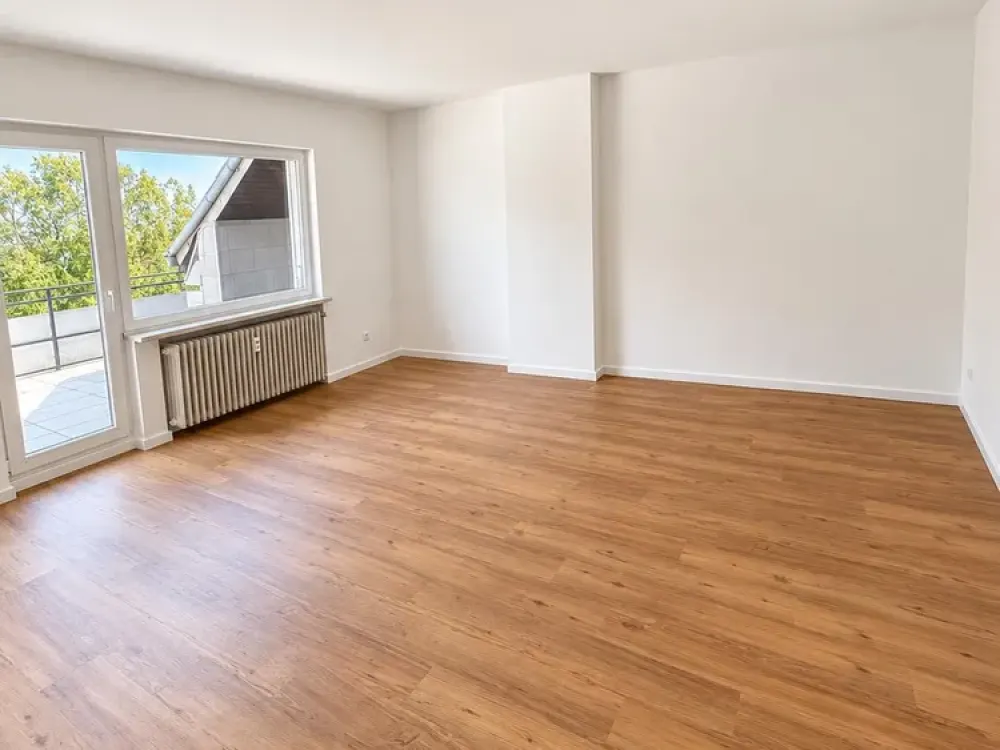 Sanierte 2-Zimmer-Wohnung mit großer Dachterrasse