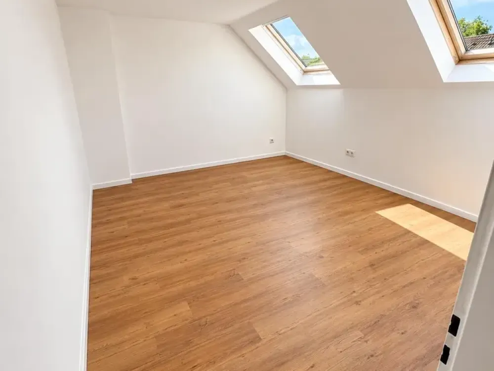 Sanierte 2-Zimmer-Wohnung mit großer Dachterrasse