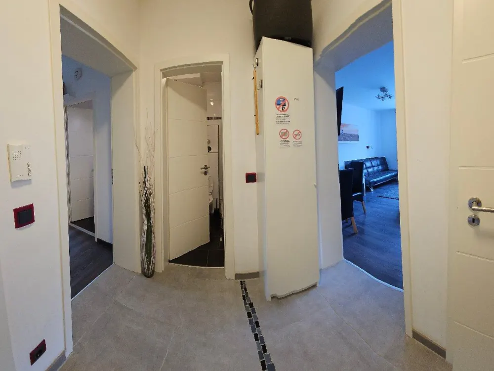 Vollmöbliertes WG-Zimmer-eigenes Bad-zentral- Nolte Küche