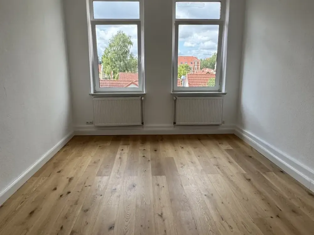 Partially Renovated 3-Room Apartment in Linden