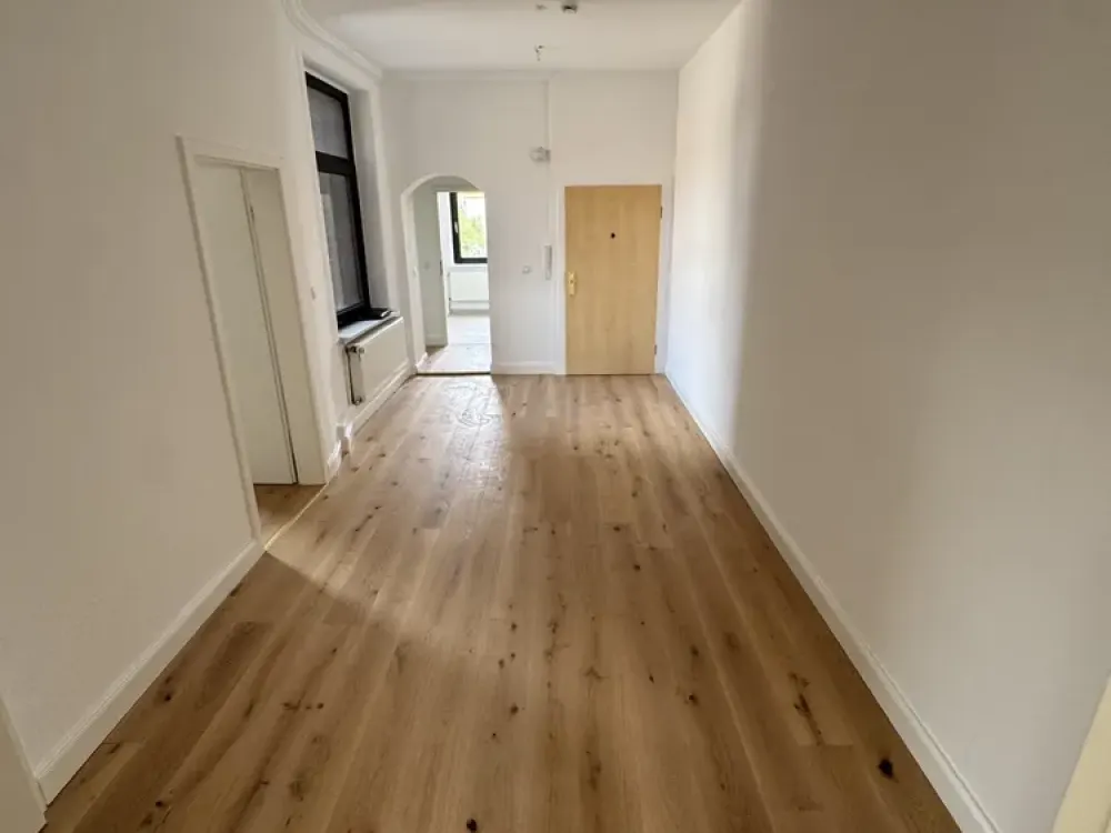 Partially Renovated 3-Room Apartment in Linden