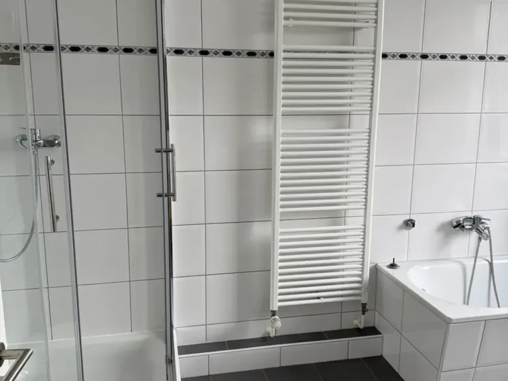 Partially Renovated 3-Room Apartment in Linden
