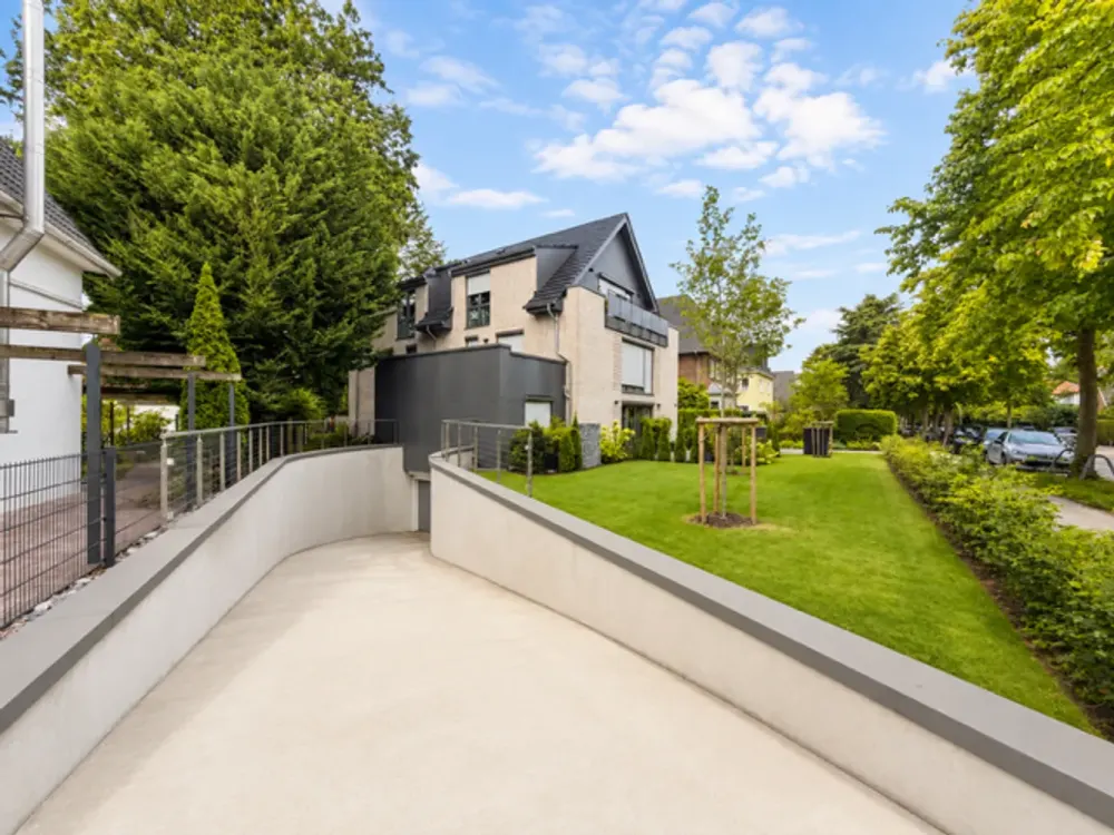 Hochwertige Erdgeschosswohnung mit Terrasse und Tiefgaragenstellplatz.