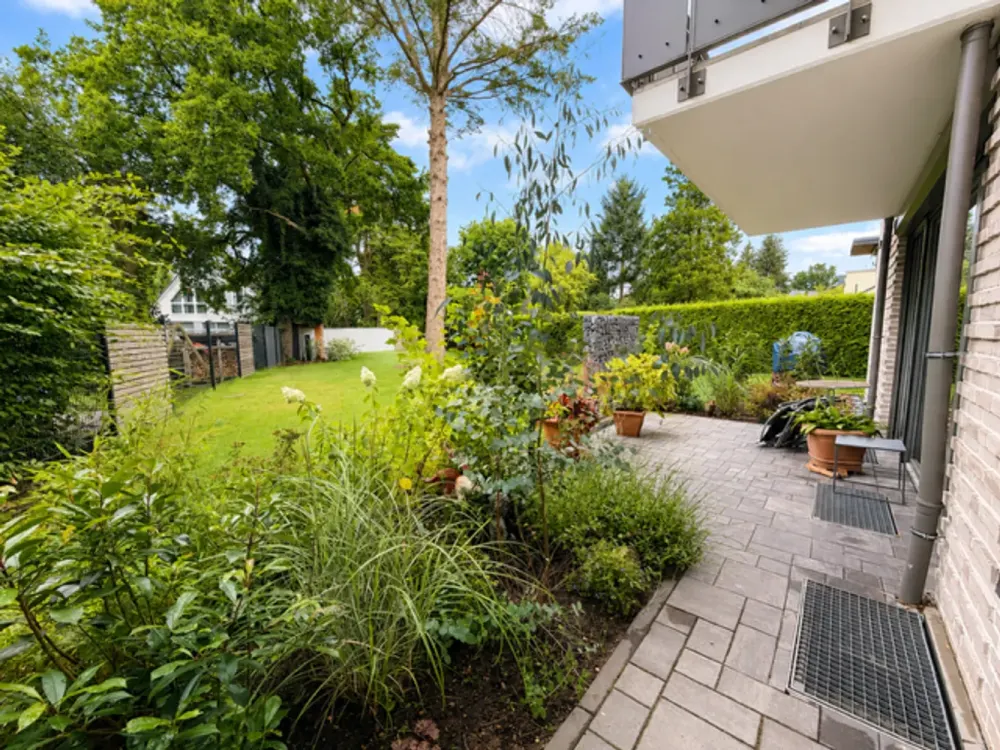 Hochwertige Erdgeschosswohnung mit Terrasse und Tiefgaragenstellplatz.