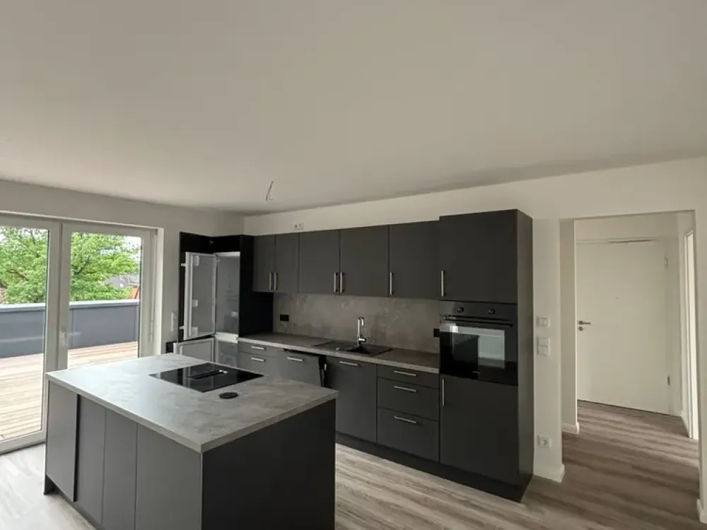 Exklusive 4-Zi.-Whg. (gut 160 m²) mit zwei Dachterrassen u. TG-Stellplatz in zentraler Wohnlage