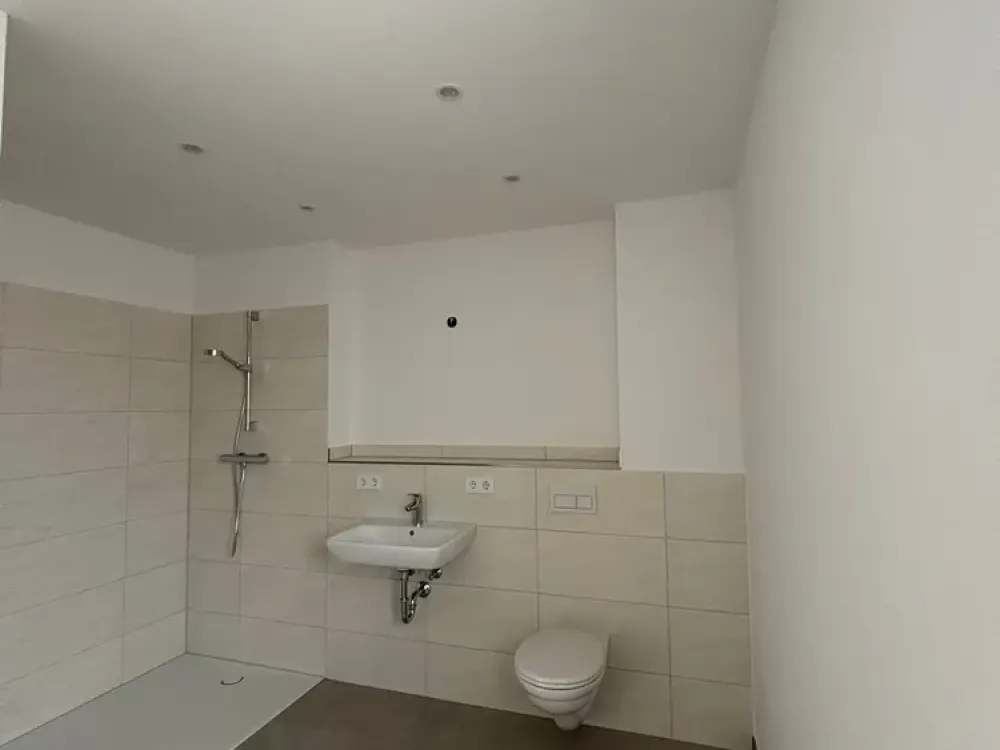 Exklusive 4-Zi.-Whg. (gut 160 m²) mit zwei Dachterrassen u. TG-Stellplatz in zentraler Wohnlage