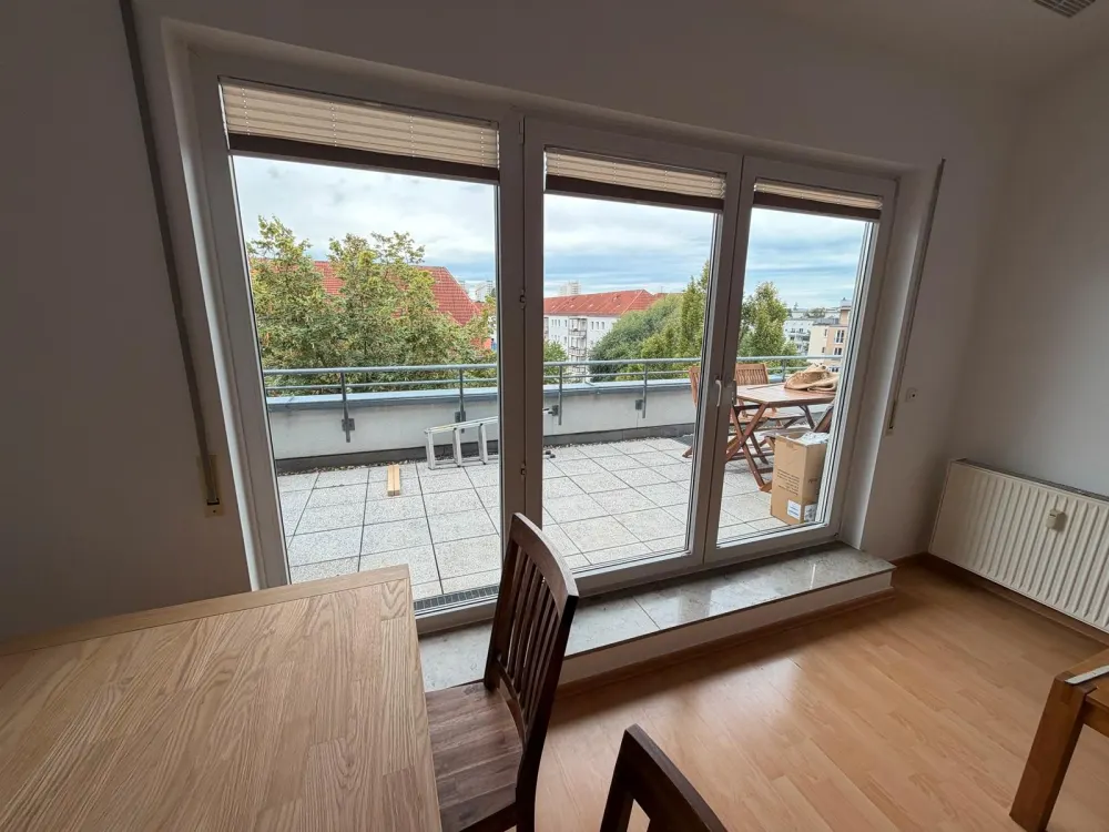3 Raumwohnung mit Terrasse - Möbliert und - bis Juni 2027