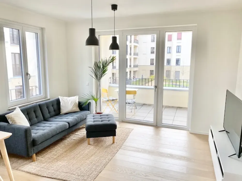 Möblierte 2-Zimmer-Wohnung mit Terrasse nahe Mauerpark, Furnished 2-Room Apartment