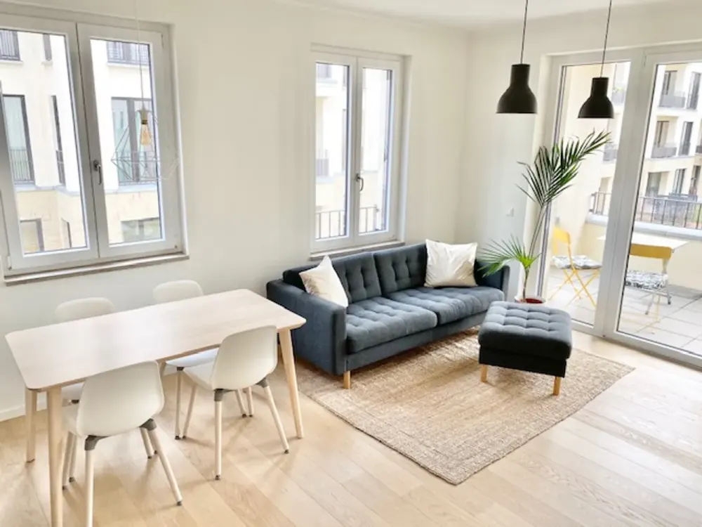 Möblierte 2-Zimmer-Wohnung mit Terrasse nahe Mauerpark, Furnished 2-Room Apartment