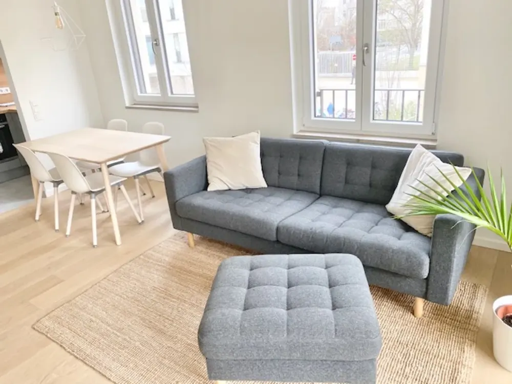 Möblierte 2-Zimmer-Wohnung mit Terrasse nahe Mauerpark, Furnished 2-Room Apartment