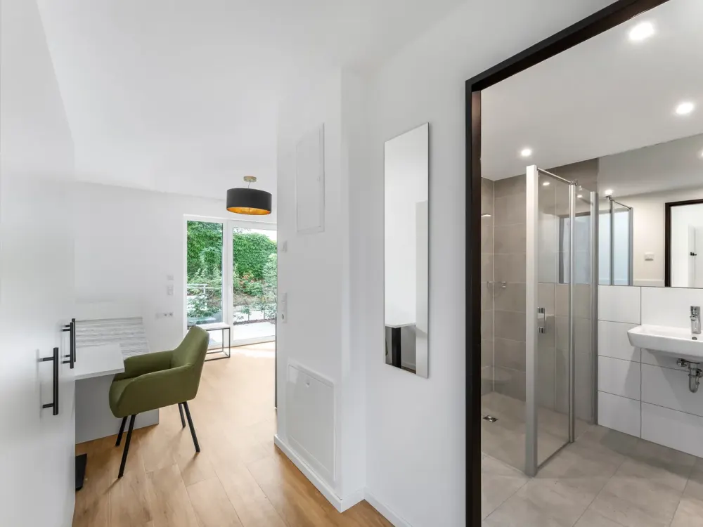 Arrive. Feel Good. Be at Home. Top-Class Apartment with Balcony