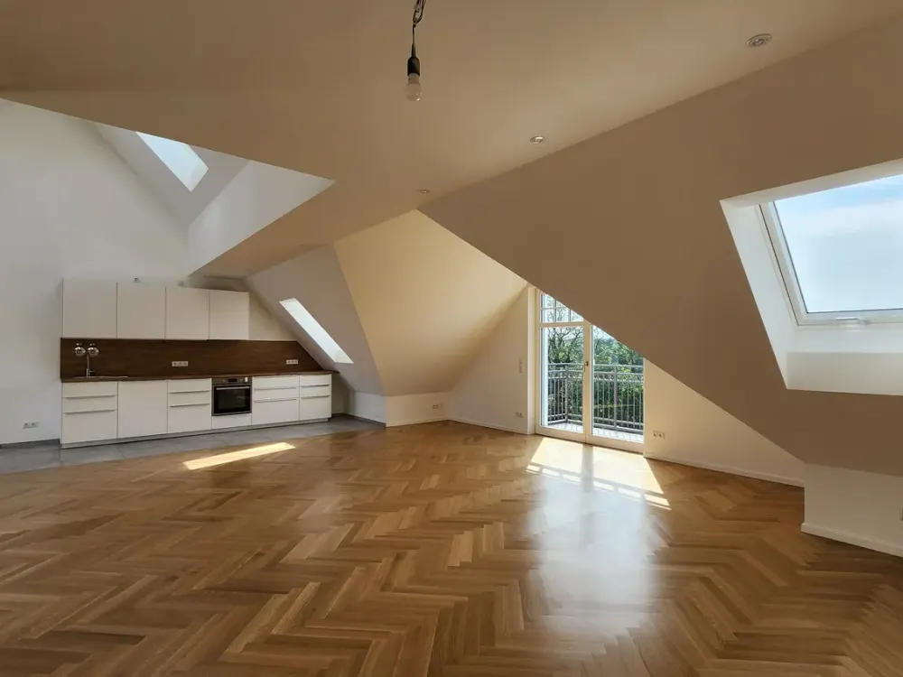 Jewel at Rennbahnpark: Top-Floor Loft with Skyline View and Air Conditioning as First Occupancy after Renovation