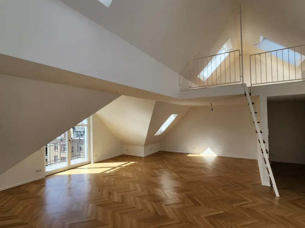 Jewel at Rennbahnpark: Top-Floor Loft with Skyline View and Air Conditioning as First Occupancy after Renovation