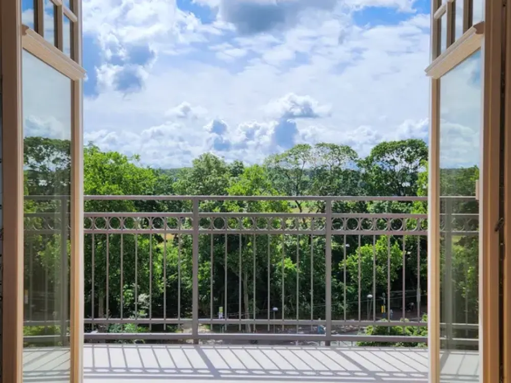 Jewel at Rennbahnpark: Top-Floor Loft with Skyline View and Air Conditioning as First Occupancy after Renovation
