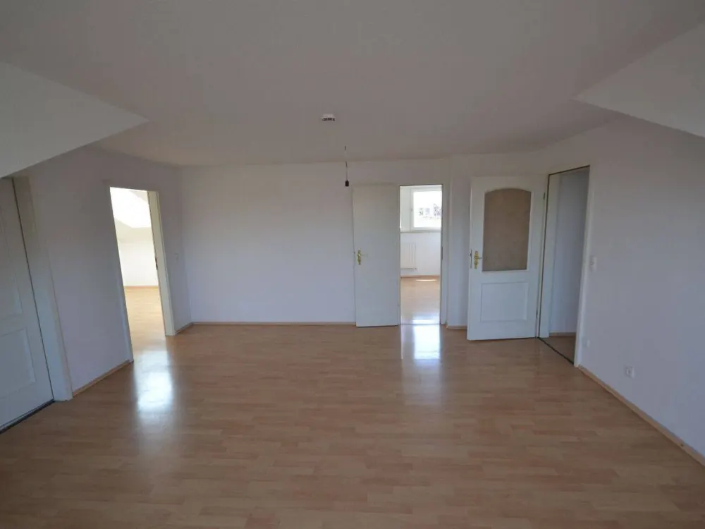 Hoch hinaus: 3-Zimmer-Wohnung im 4. Stock mit Einbauküche