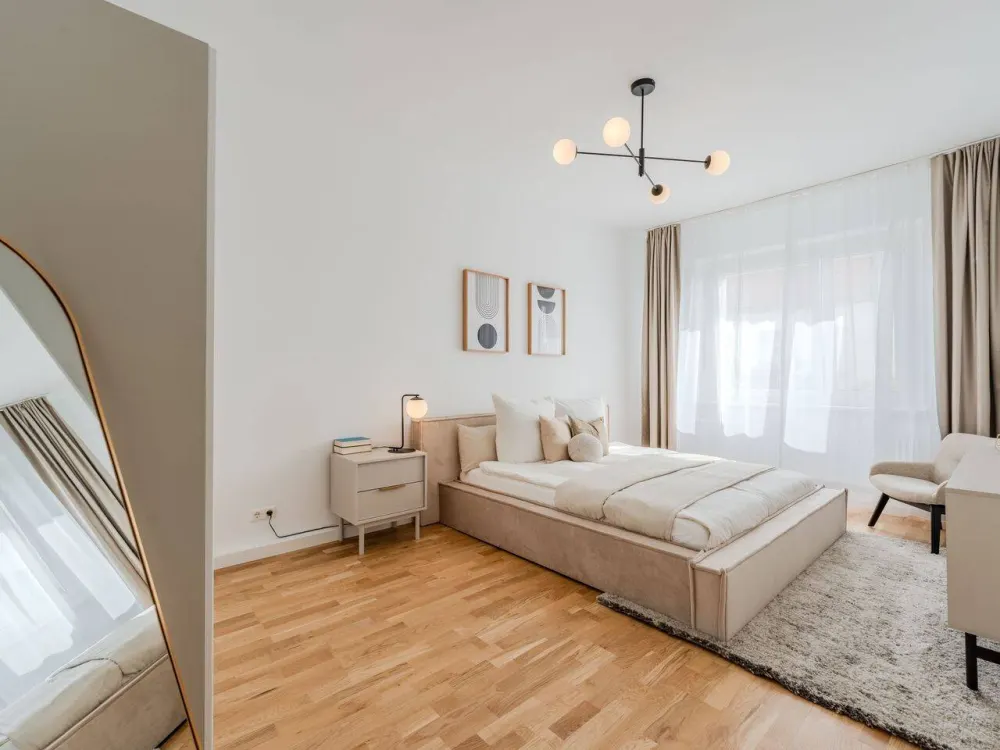 Modern möblierte 2-Zi.-Wohnung mit Balkon in Neukölln