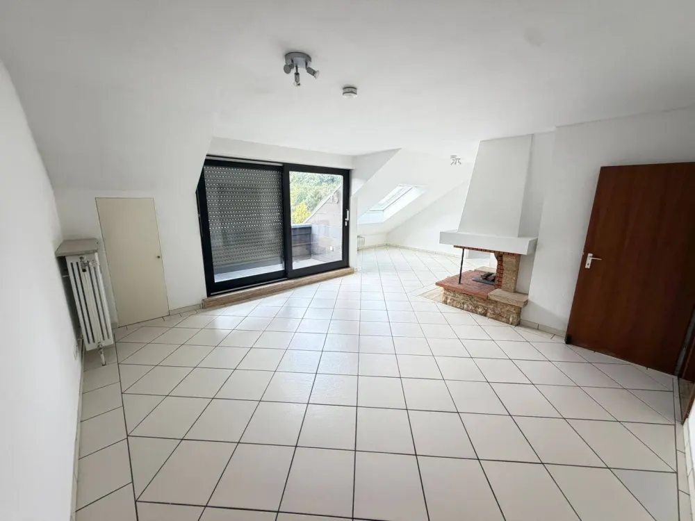 Helle 3,5-Zimmer-Wohnung mit Karmin & Dachloggia | Uni-Nähe