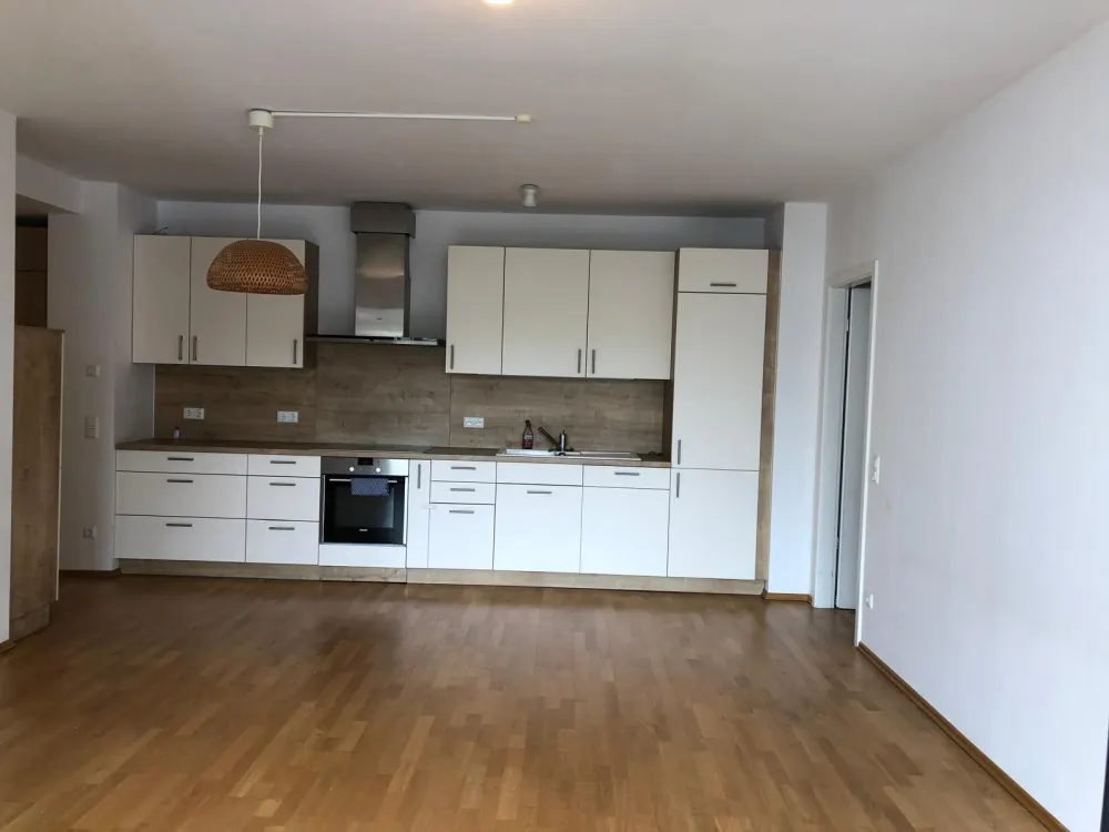 Sanierte 4-Zimmer Wohnung in Bockenheim ab Oktober zu vermieten