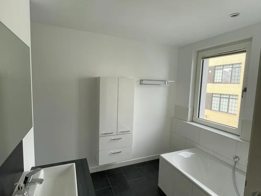 Sanierte 4-Zimmer Wohnung in Bockenheim ab Oktober zu vermieten