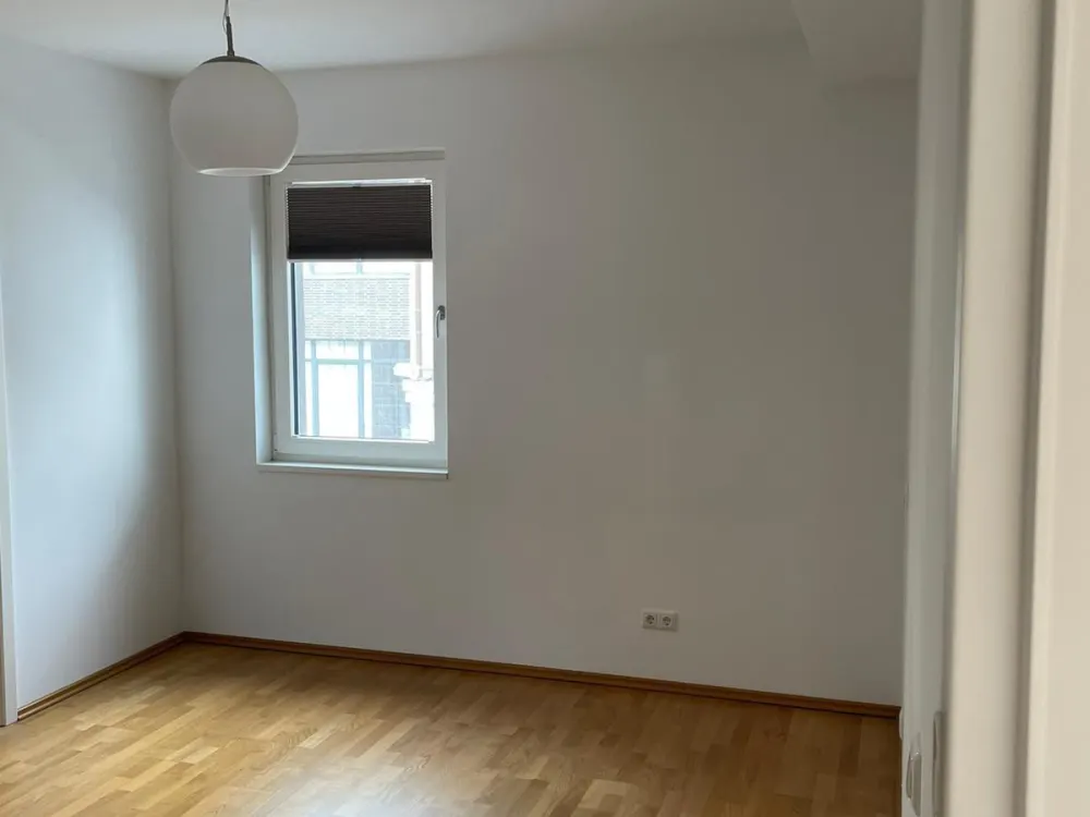 Sanierte 4-Zimmer Wohnung in Bockenheim ab Oktober zu vermieten